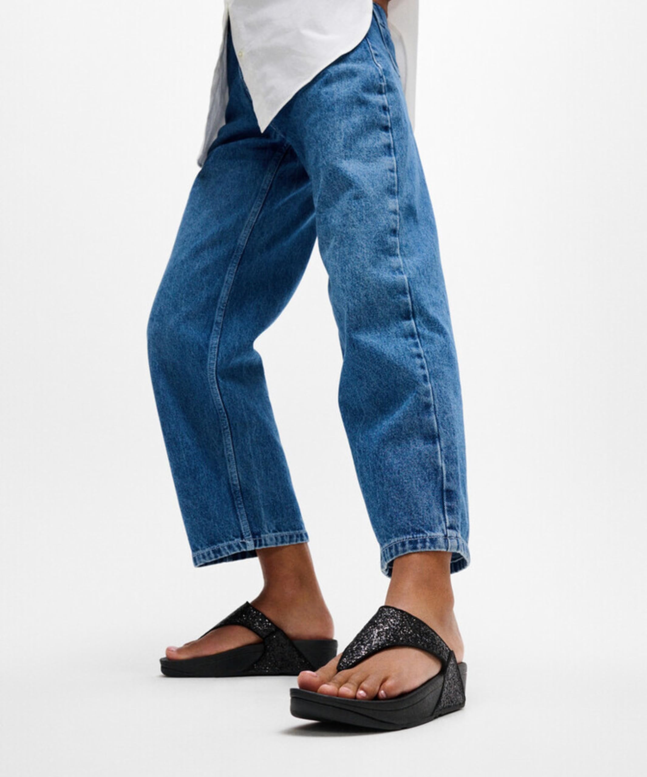 FitFlop Women's LULU Glitter Toe-Post Sandal, Black Glitter